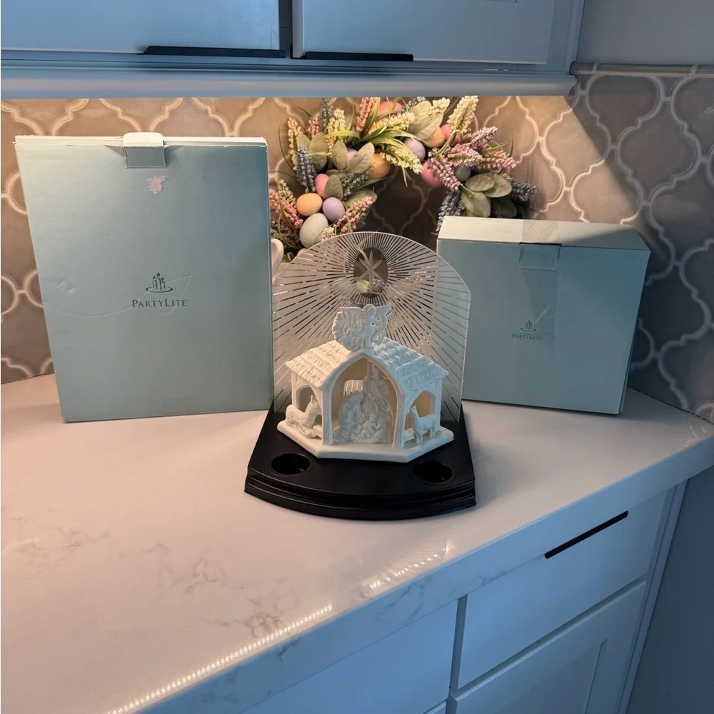 Partylite White Nativity & Creche